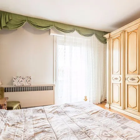 Montebello, By Short Holidays Apartman