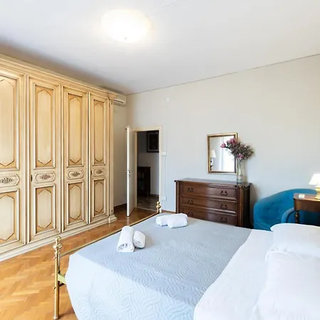 Montebello, By Short Holidays