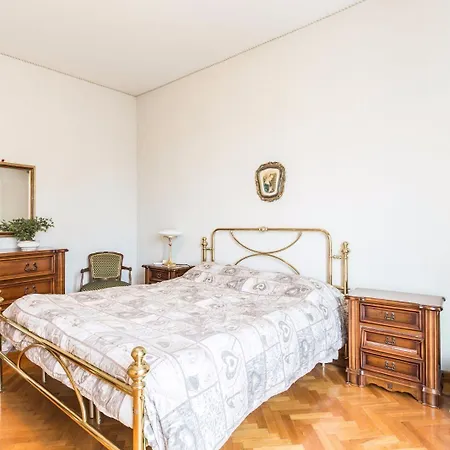 Montebello, By Short Holidays Apartament *