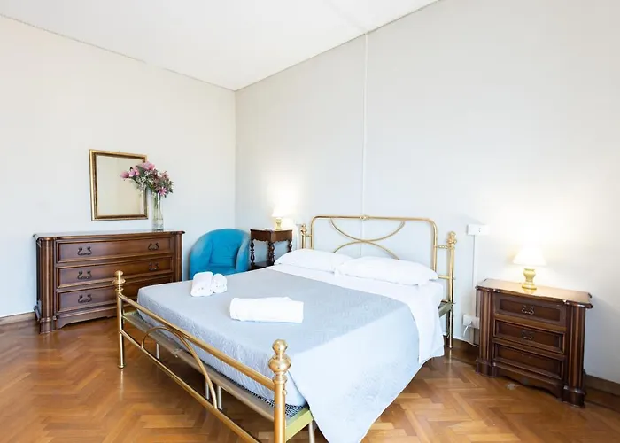 Montebello, By Short Holidays アパート