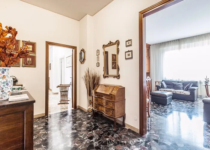 アパート Montebello, By Short Holidays ボローニャ