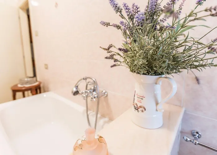 Montebello, By Short Holidays بولونيا