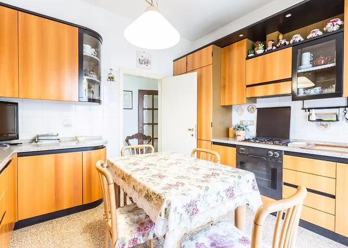 Montebello, By Short Holidays